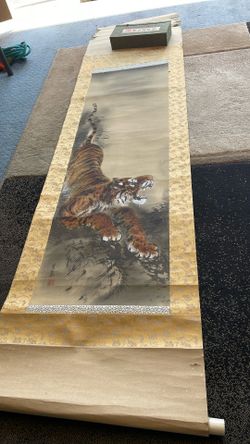 Beautiful Chinese tiger, painted on silk, signed.