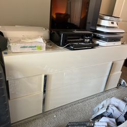 White Marble Dresser Set For Sale