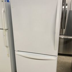 Whirlpool Refrigerator  Bottom Freezer White  Hablo Espanol 