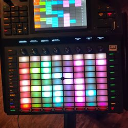 Akai Force Sampler Workstation. 