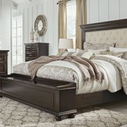 Brynhurst Dark Brown Upholstered Storage Bedroom Set

