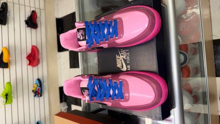 Brand new Air Nike low color pink Size 10 shoes coming with boxes verry confortable