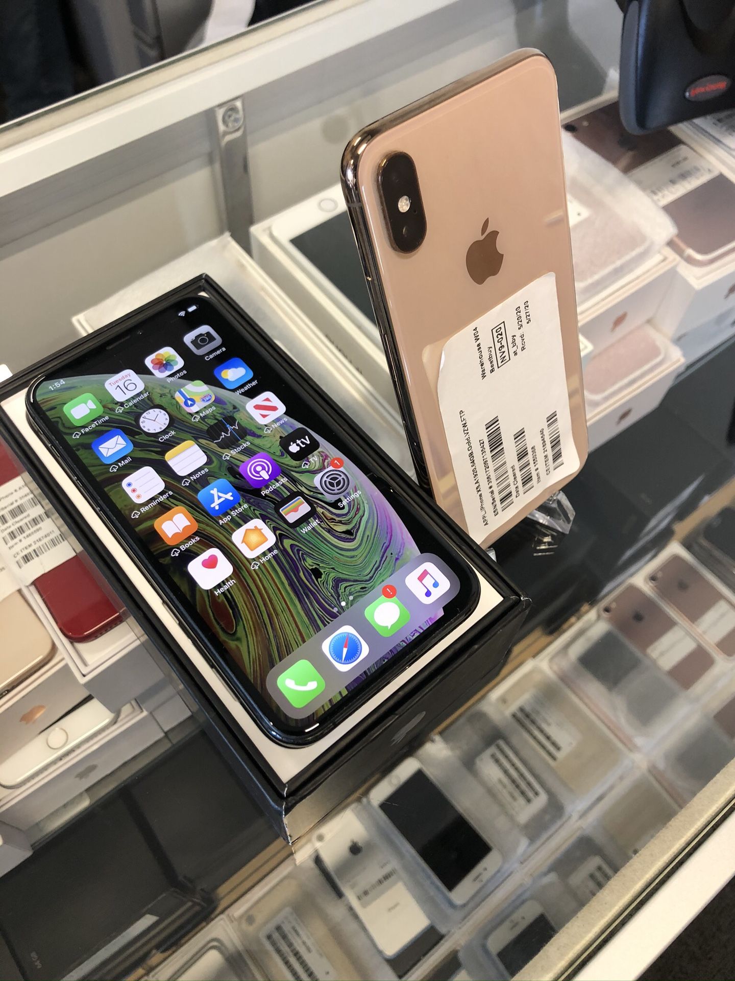 Apple iPhone XS 64GB unlocked $449-$569