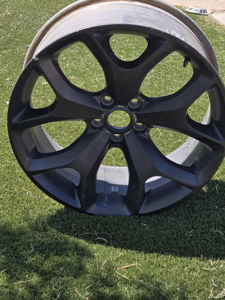 Dodge Challenger Rim (20 Inch)
