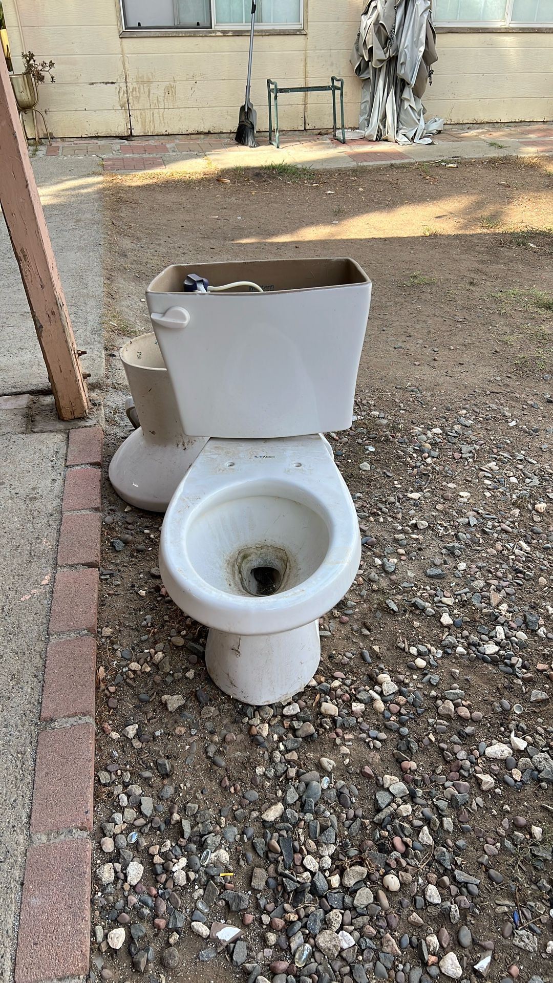 Free Toilet