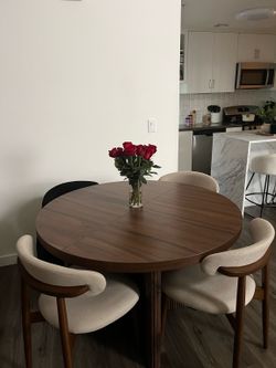 Modern Walnut Round Fluted Dining Table + 4 Bouclé Chairs - Like New
