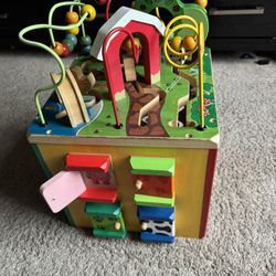 Battat - Activity Cube With Farm Theme