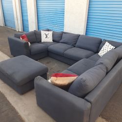 Modern sectional couch gray , very clean ,
