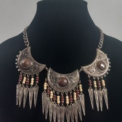 Hermosa Gargantilla de 3 Lunas En Color Oro Antiguo;/ Beautiful Choker with 3 Moons in Antique Gold Color