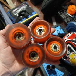 Skateboard wheels