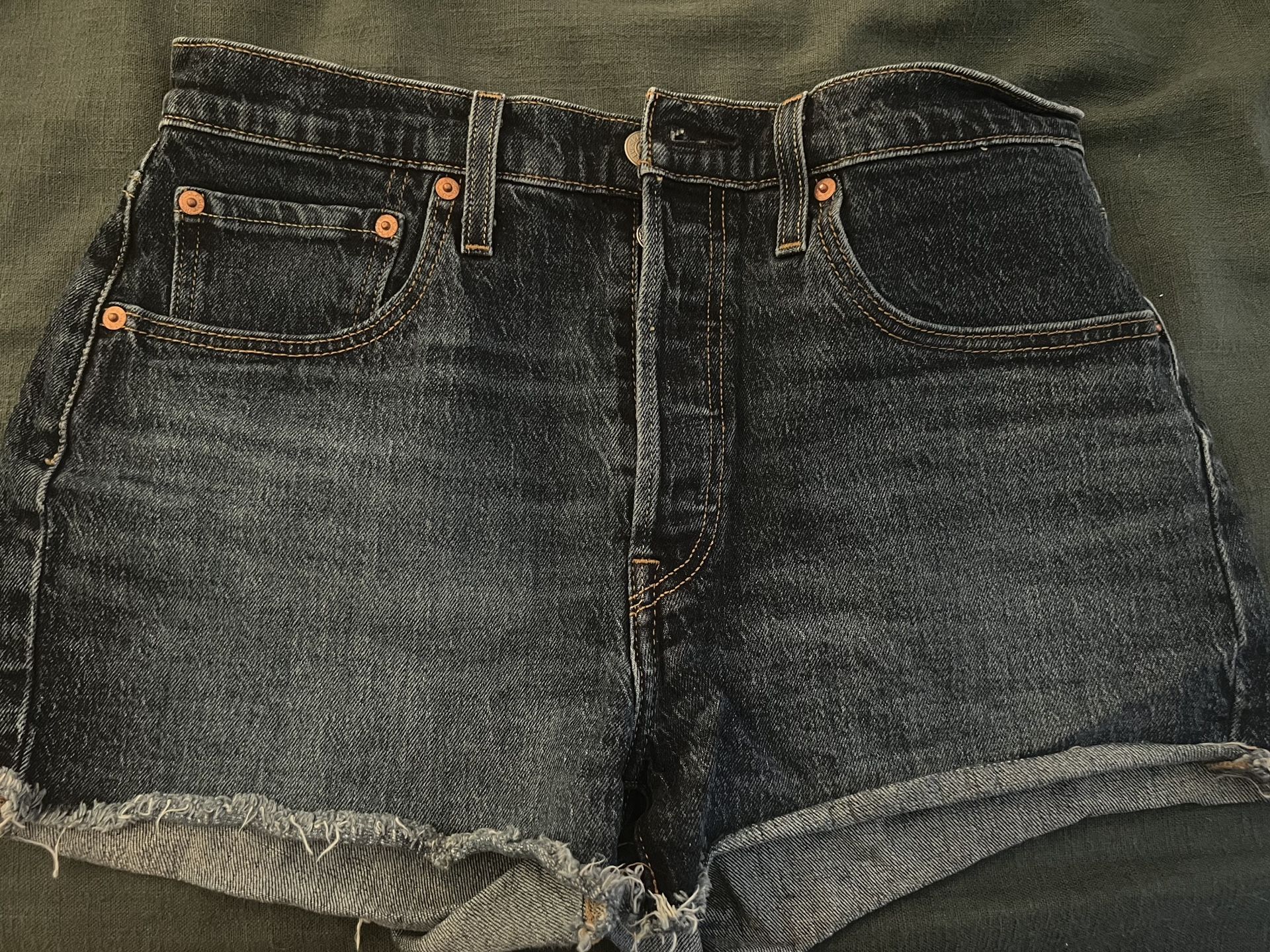 Women’s Levi Shorts 30