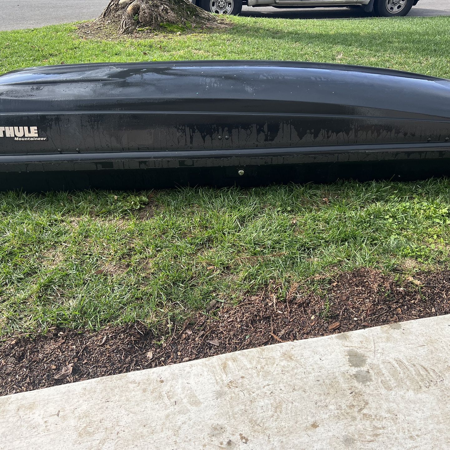 Thule Mountaineer Cargo Box 90 L x 27 W x 18H for Sale in Napa CA OfferUp