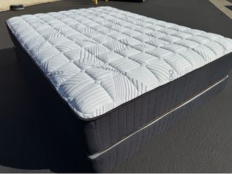 Full Royal Bamboo Supreme Mattress and Boxspring!