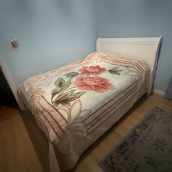 Full/Queen Bedroom Set