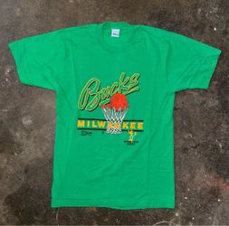 Vintage 90’s Milwaukee Bucks Salem T-Shirt