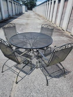 Lawn/patio Table With 4 Chairs