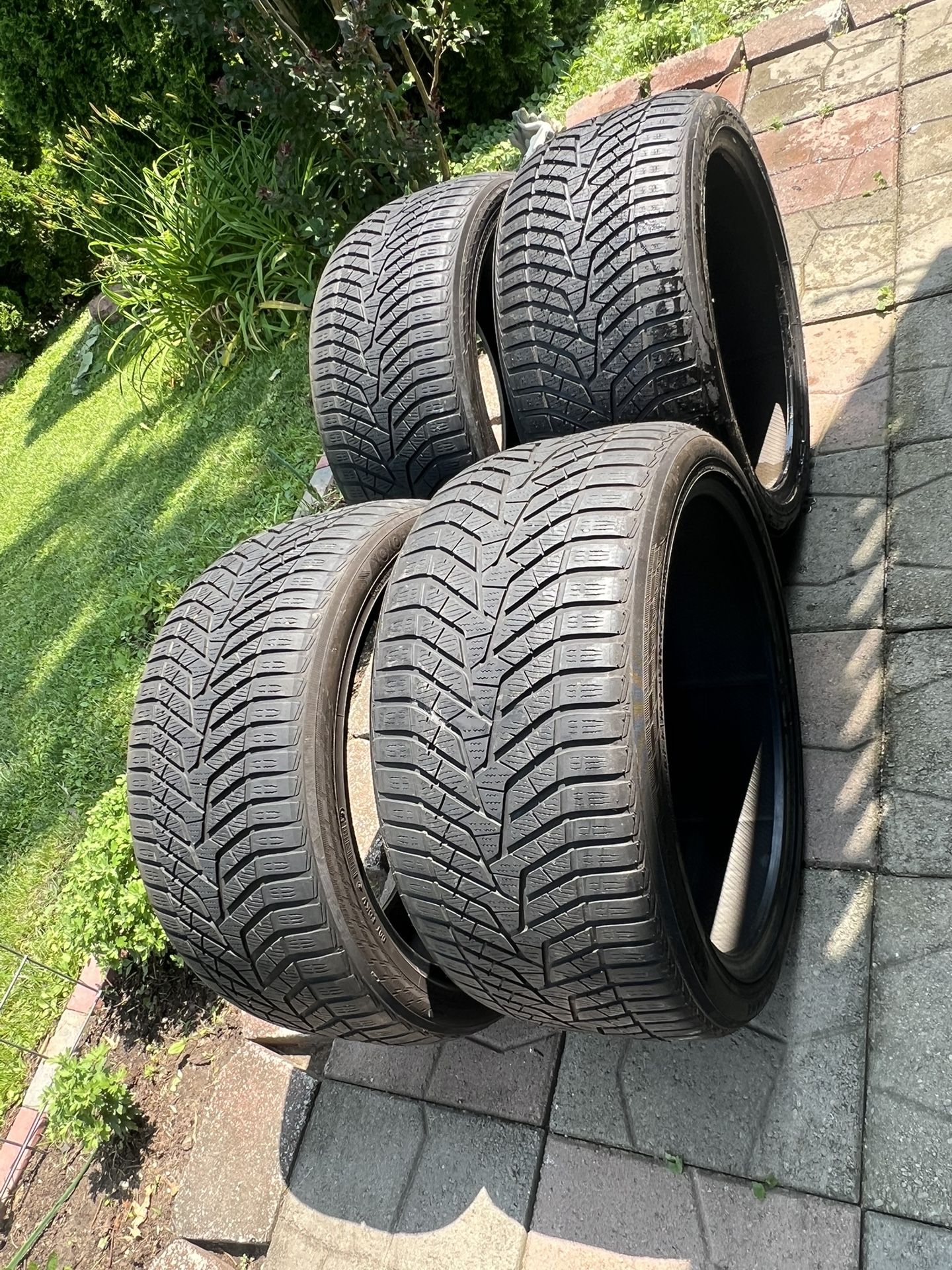Yokohama Tires 295/35/R21