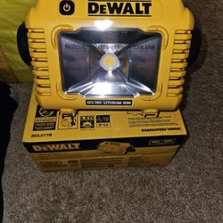 Dwalt Light 