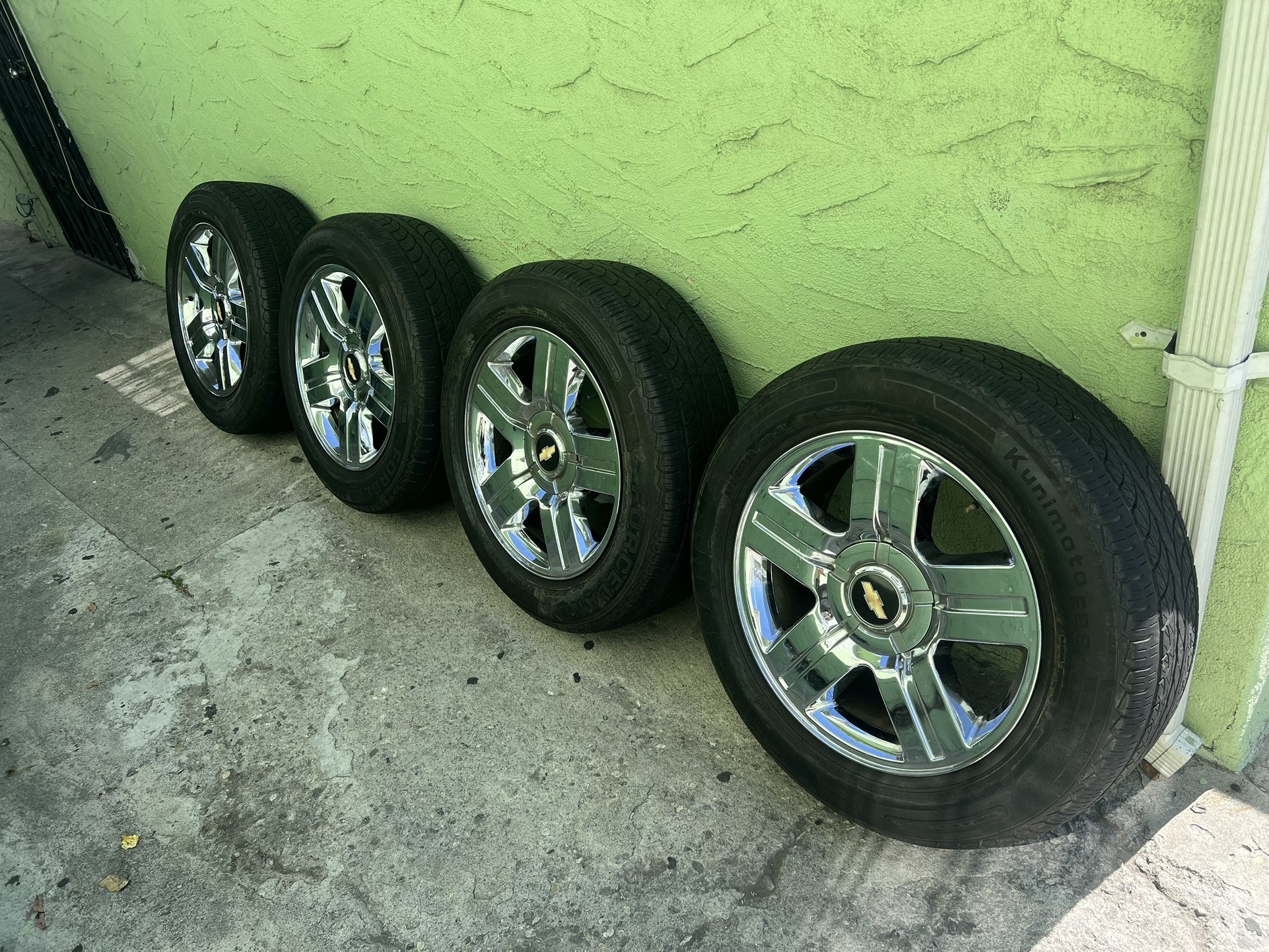 For sale 20 Chevy Texas edition chrome rims