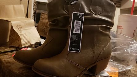 CHARLES ALBERT WOMEN'S BOOTS SIZE 7..BRAND NEW