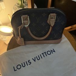 Louis Vuitton Alma Handbag 👜 