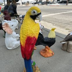 Parrot Statue Artesania