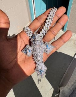 Moissanite chain + pendant