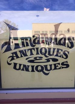 Amanda's Antiques & Uniques