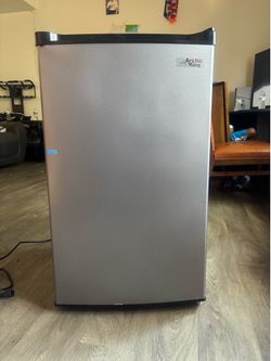 Arctic King Mini Fridge Refrigerator - Like New