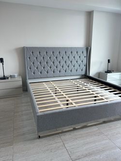 King grey bed frame / cama king de tela gris