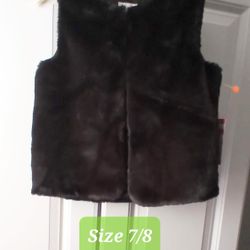 Girls Faux Fur Vest $10( New)