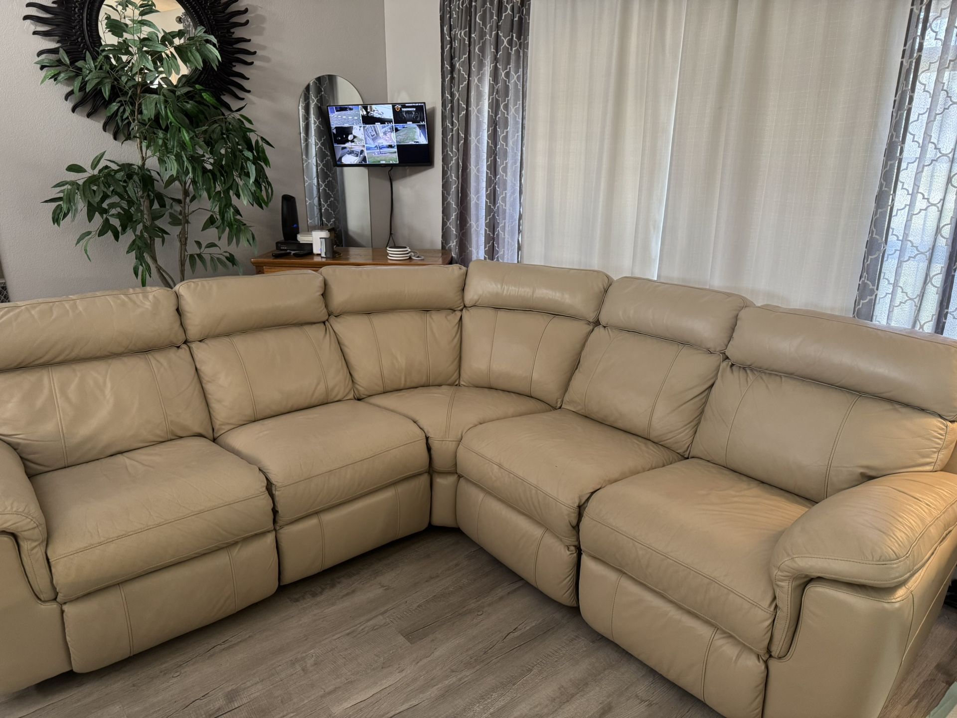 Crème/ Tan Leather Couch W/ Recliners 