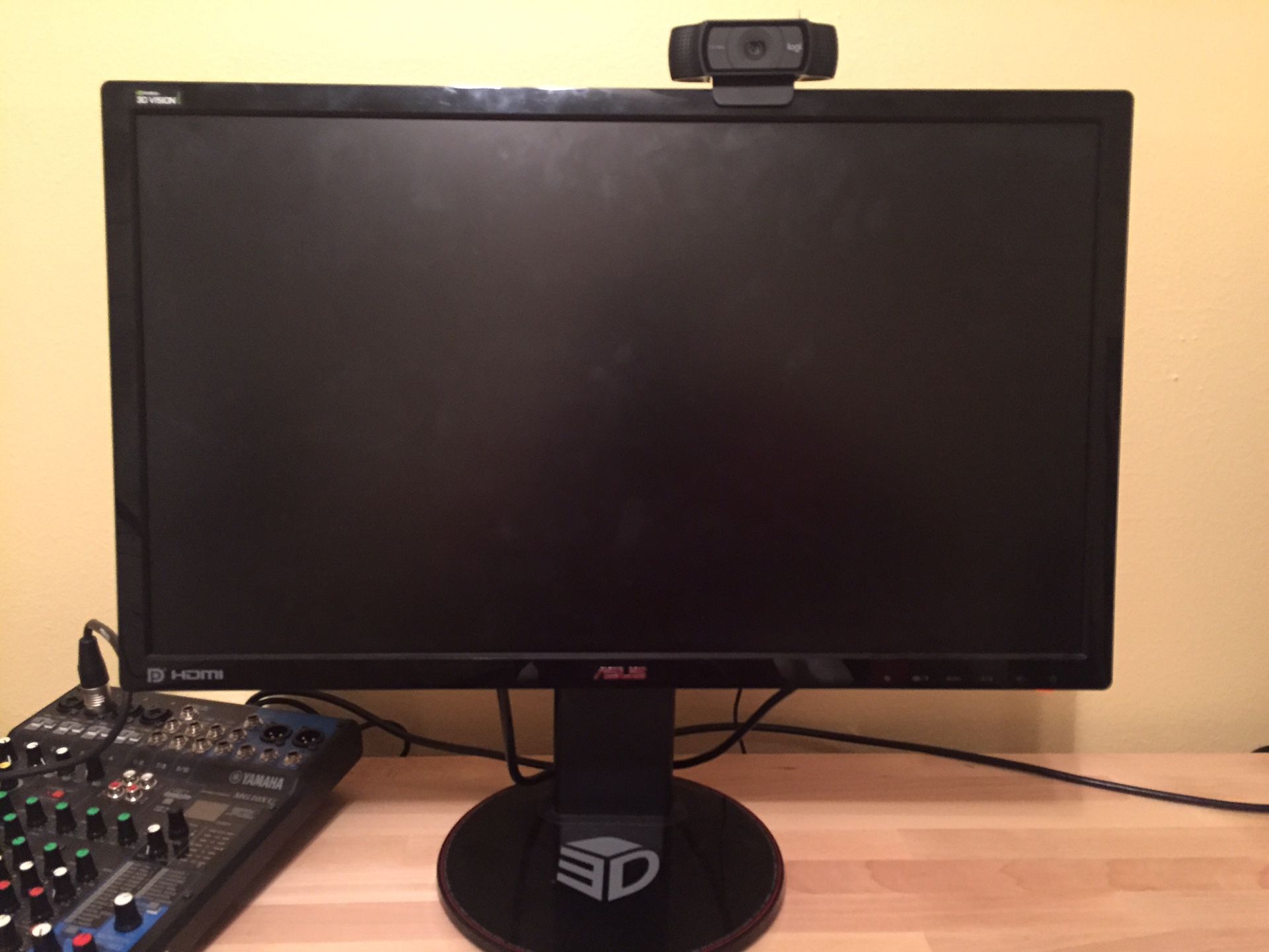 Asus gaming monitor 140hz with webcam