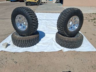 35x12.5/17" 6 lug chevy wheels and tires