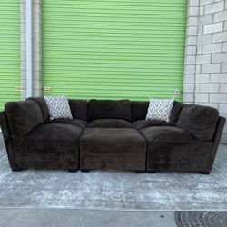 *Free Delivery* 6 Piece Modular Sectional Couch Sofa & Ottoman 