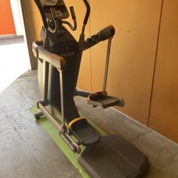 Precor AMT 100i Adaptive Motion Trainer