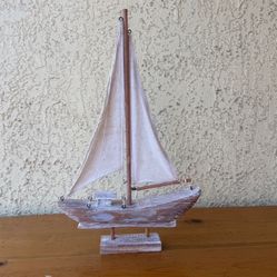 Decorative Wood Sailboat / Barco Velero Decorativo
