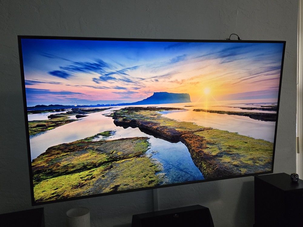One Month Old Samsung 50" Class Q60C QLED 4K UHD Smart Tizen TV (2023