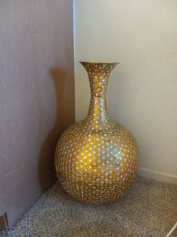 Golden vase