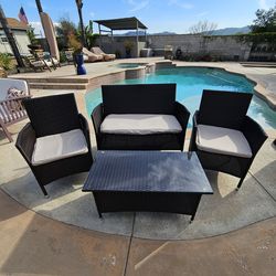 4pc Wicker Patio set. 2 chairs, love seat & Glass Table with cushions.