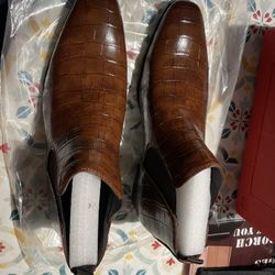 I got (2) Dress boots slip on style they are a 43 which converts to a US 9 very stylish new $60 each  Both boots are 9’s located in n Lakeland 