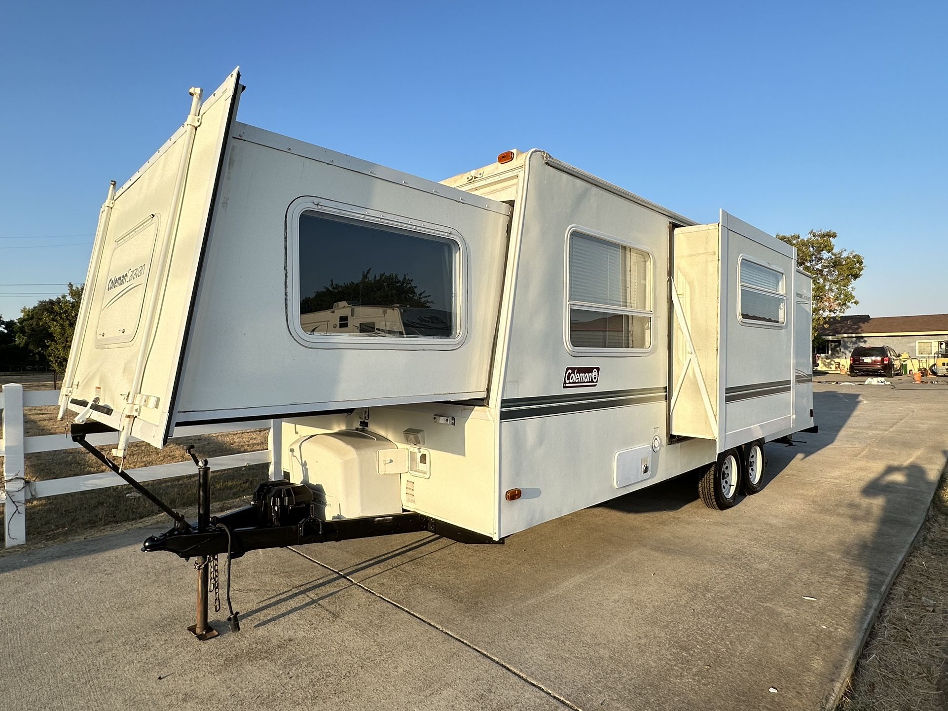 2005 Coleman Caravan 26 Ft Double-Slide