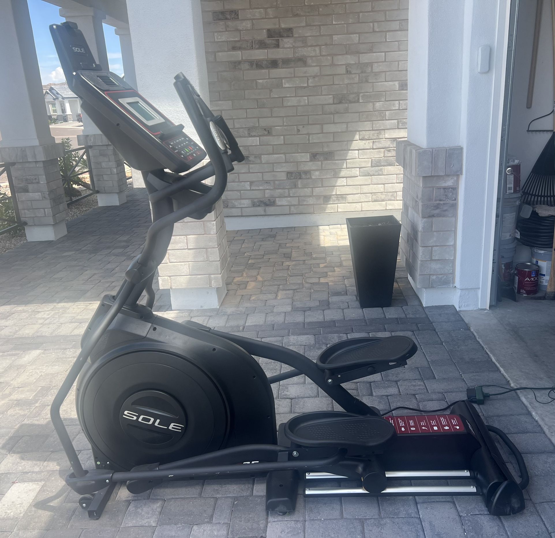 Sole E25 Elliptical Machine (2020)