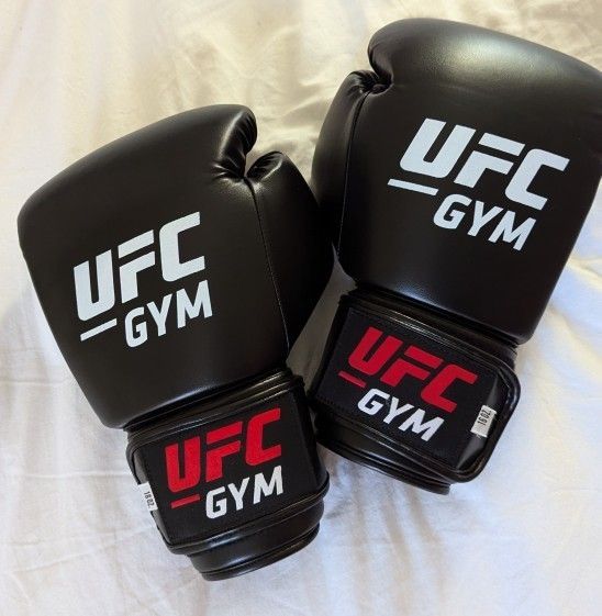 Black UFC Gym Sparring/Training Boxing Gloves - 16 Oz