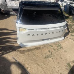 Nissan Pathfinder Liftgate 2022-25. OEM