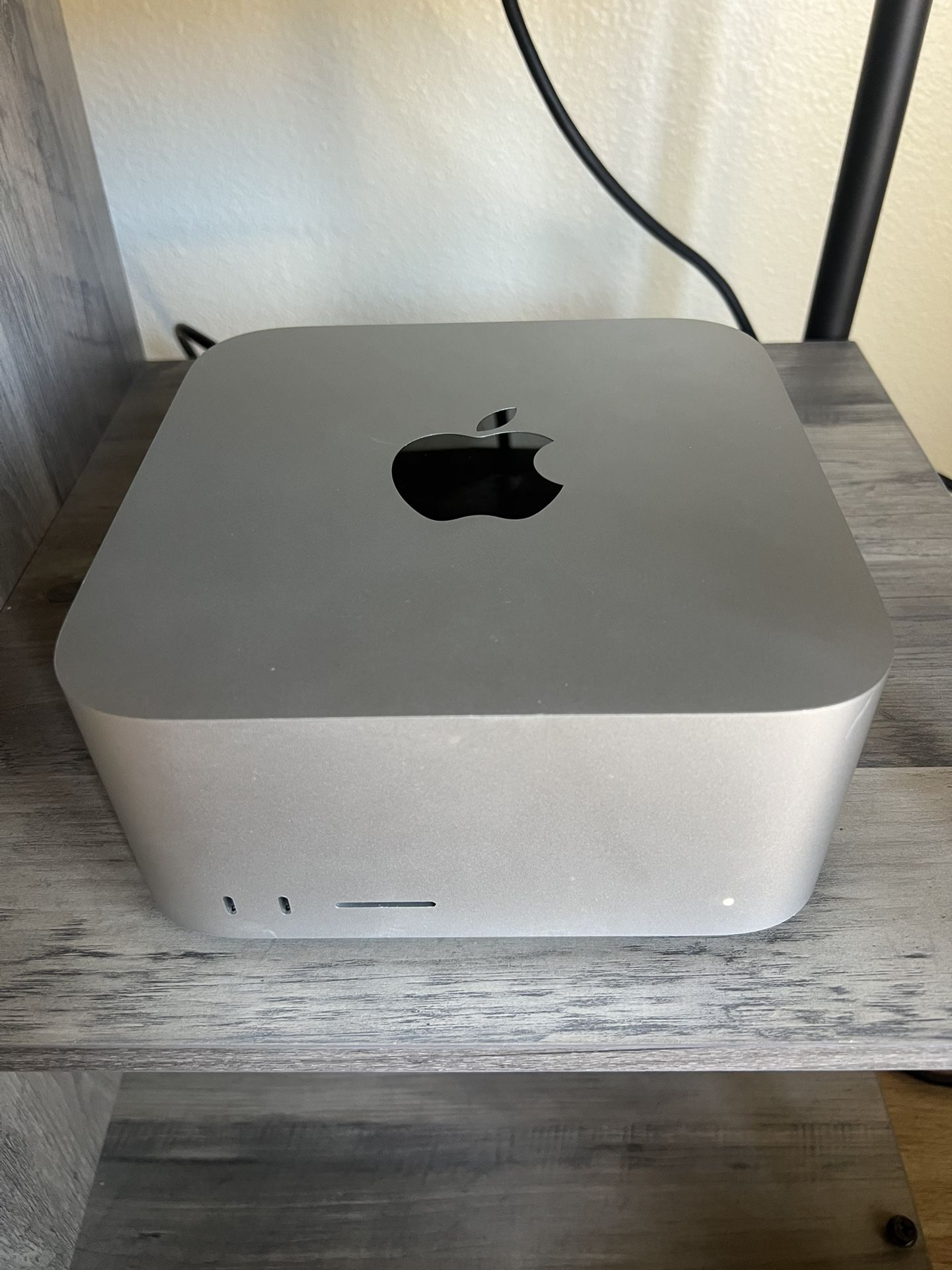 Mac Studio (2025) M3 Ultra Chip - 96GB RAM + Keyboard/Trackpad