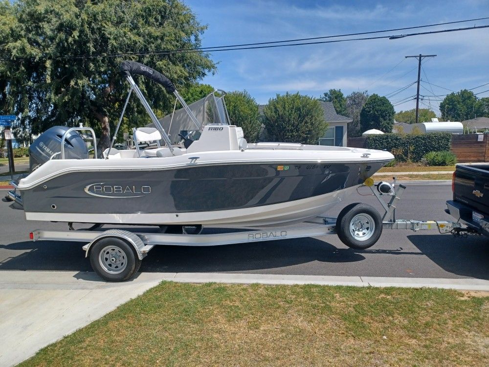 2021 Robalo R180