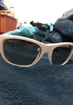 White Ray ban sunglasses. Brand new condition