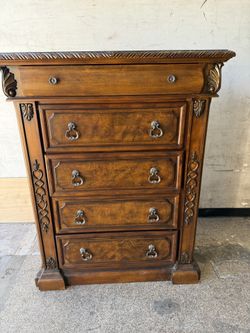 Chest Of Drawers Make An Offer!!