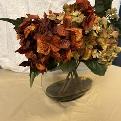 Autumn Flowers In Clear Glass Vase 🏺 Beautiful as a Centerpiece On Your Dinning room Table Or Cocktail Table . 